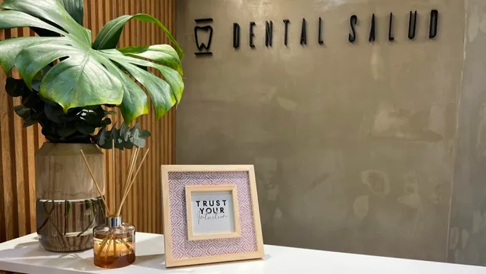 Dental Salud, Flores