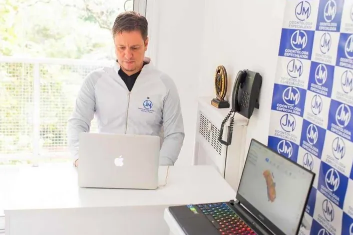 JM ODONTOLOGÍA – ODONTOLOGO